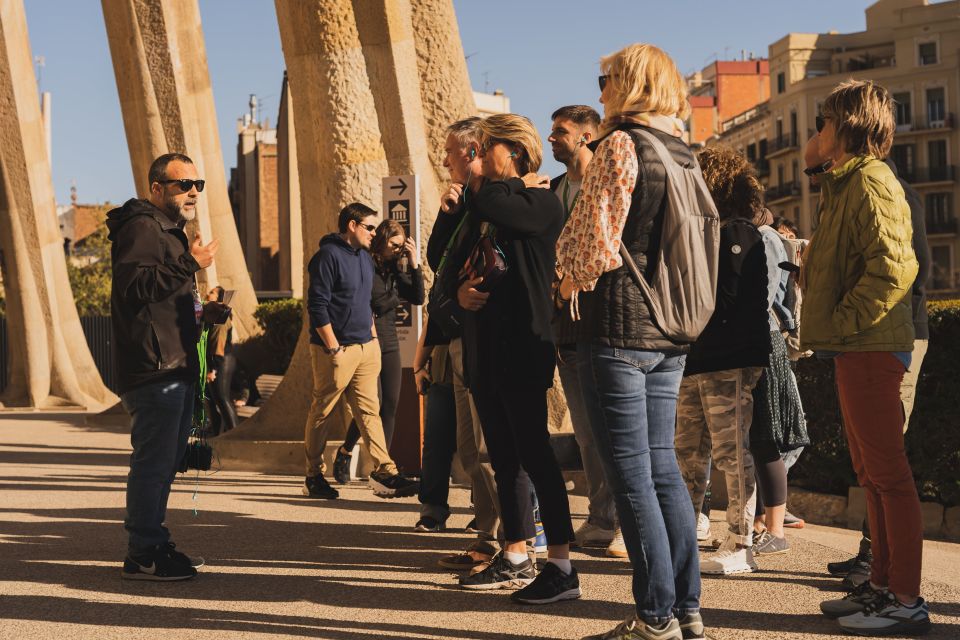 Barcelona: Sagrada Familia Skip-The-Line Guided Tour - Group size and the guide style: when small feels like a win