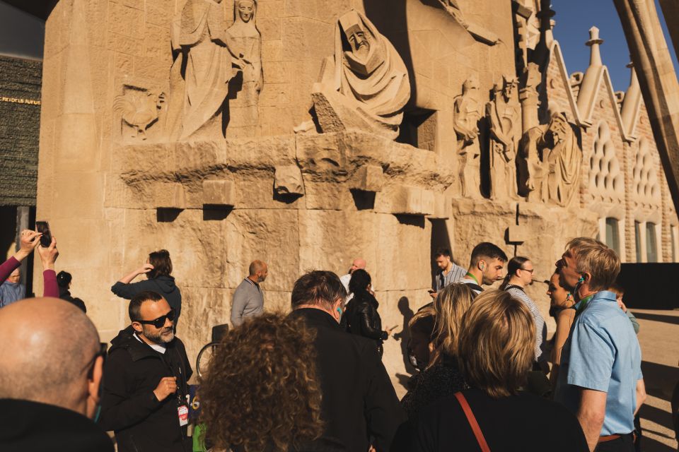 Barcelona: Sagrada Familia Skip-The-Line Guided Tour - Dress code and practical limits you should not ignore