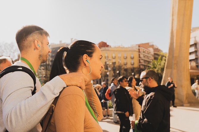 Barcelona: Sagrada Familia Skip-the-Line Guided Tour and Tickets - Your guide and headset: hearing the story clearly