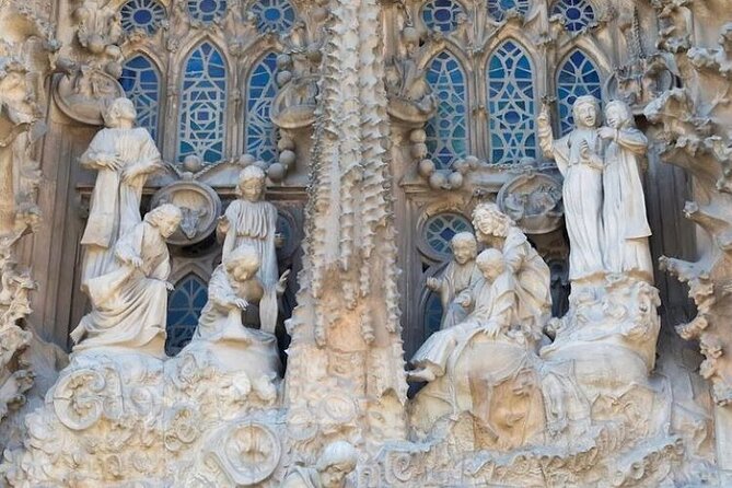 Barcelona: Sagrada Familia Skip The Line Insider Guided Tour - Inside the Basilica: What Your Guide Will Point Out