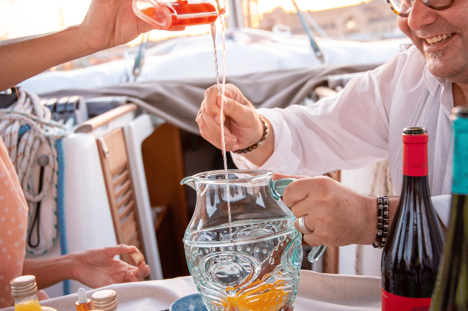 Barcelona Sailing Adventure with Sangria Workshop - Small group size (up to 8–10): why it feels personal