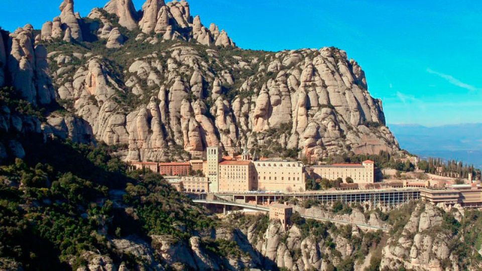 Barcelona: Sailing Experience and Montserrat Tour - Montserrat’s basilica: the part of Barcelona that feels like a world away