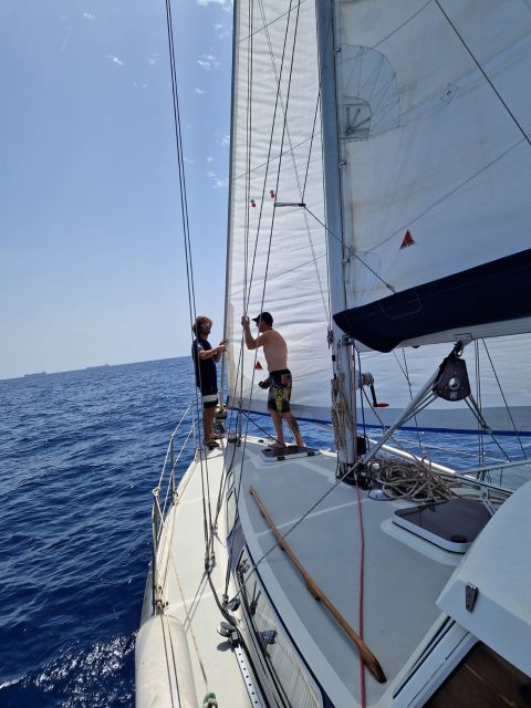 Barcelona: sailing experience, excursions lasting 2h - Price and value: what $71 per person really covers