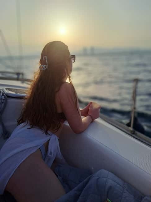 Barcelona: Sailing tours con capitán local, bebidas y snacks - The Best Moment: Swimming in the Middle of the Mediterranean