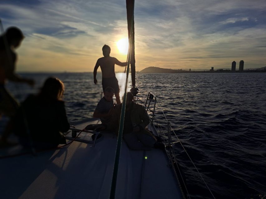Barcelona: Sailing tours con capitán local, bebidas y snacks - Drinks, Snacks, and Music: The Value Is in the Pace