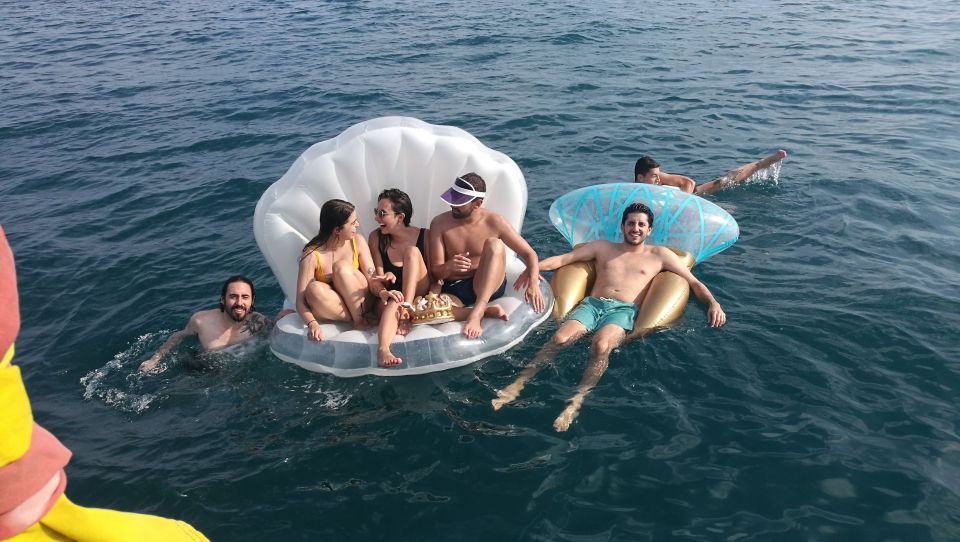 Barcelona: Sailing Trip with Drinks and Snacks - Rough water and bad weather: how to think about comfort