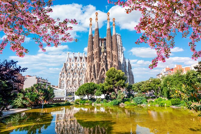 Barcelona Scavenger Hunt and Sights Self-Guided Tour - Starting at Pg. de Gràcia: How You Get Into the Game