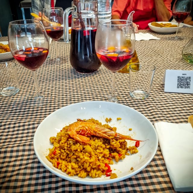 Barcelona: Seafood Paella ★Maestro★ & Tapas & Sangria - What 2 hours feels like: pace, participation, and timing