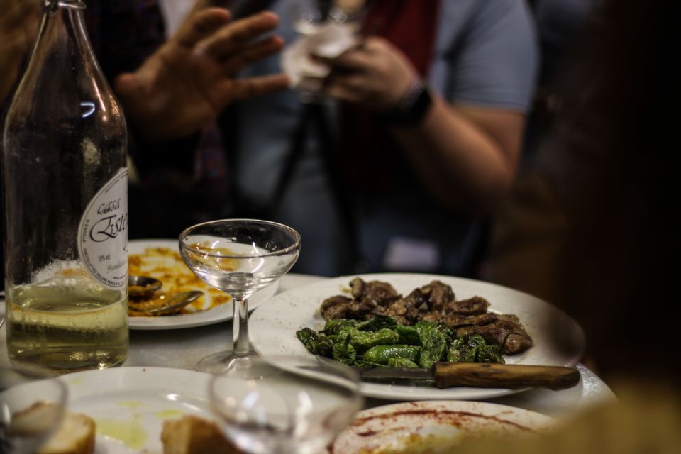 Barcelona: Secret Food Tour - Waterfront finale: sangria and paella (or fideuà) by the sea