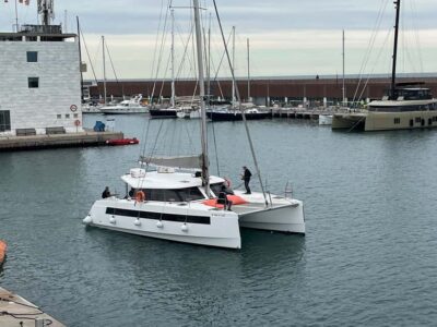 Barcelona: Shared cruise on luxury catamaran Drinks + Snacks - Boarding the Turtur Experience Catamaran at Mooring 1540