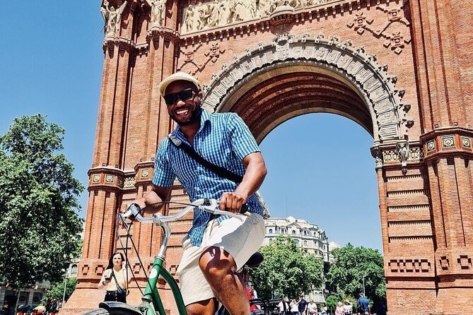 Barcelona Sightseeing by Bike with Photo Shooting and Tapas - Arc de Triomf: where the ride turns into a photo-friendly city stroll