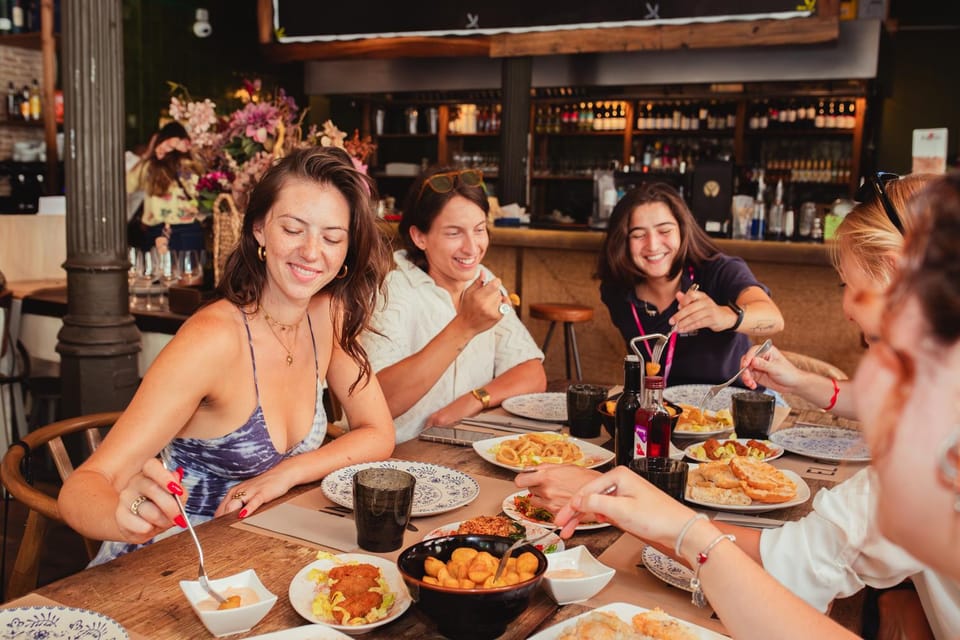 Barcelona: Small Group Gothic, Tapas & Churros Tour! - Meeting at Plaça Catalunya and how the walking time really plays out