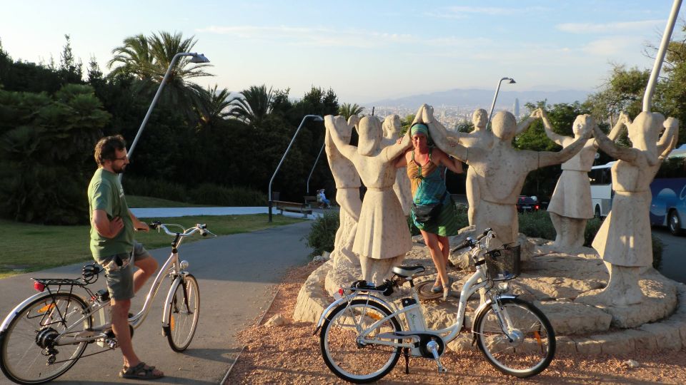 Barcelona: Small Group or Private Bike Tour - Guide Quality Makes the Tour: Andrei and Stephanie’s Different Strengths