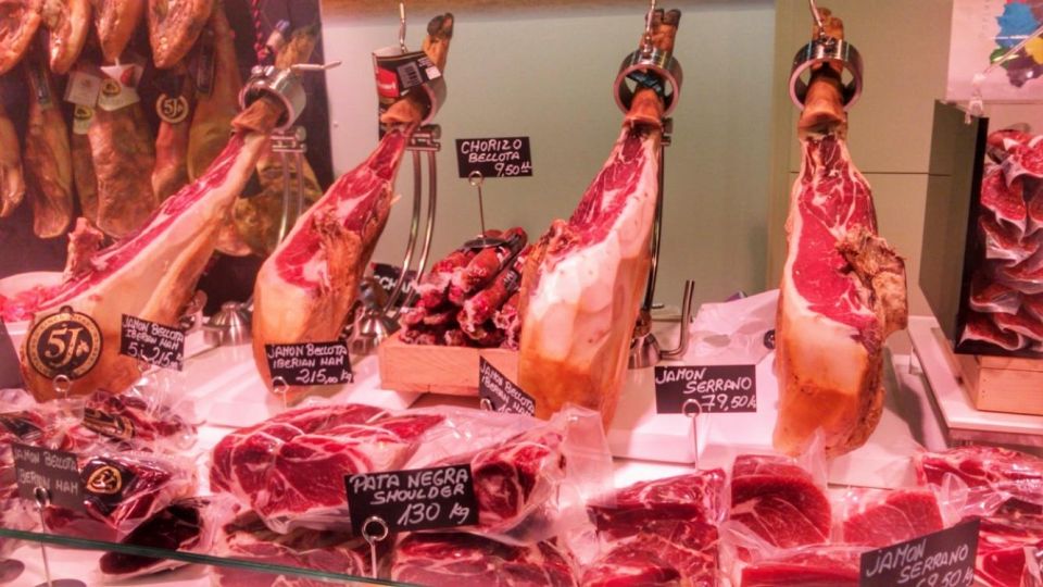 Barcelona: Street Food & Sightseeing Tour with Local Market - The Family-Run Stop: When the Food Turns From Market to Meal