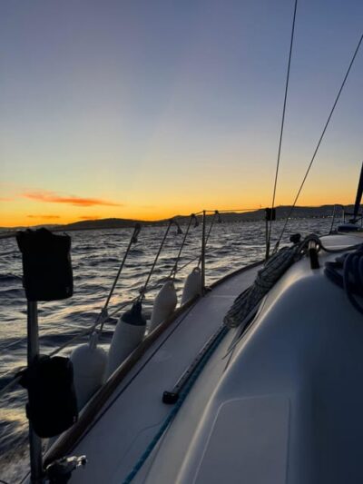 Barcelona: Sunset Sailboat Cruise with Drinks and Snacks - Meeting at Gate 8-9, Mooring 901 (and How to Avoid Stress)