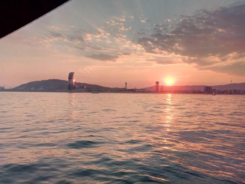 Barcelona: Sunset Sailing Tour with Open Bar & Snacks - Sunset Sailing in Barcelona: What You Really Get for 2 Hours