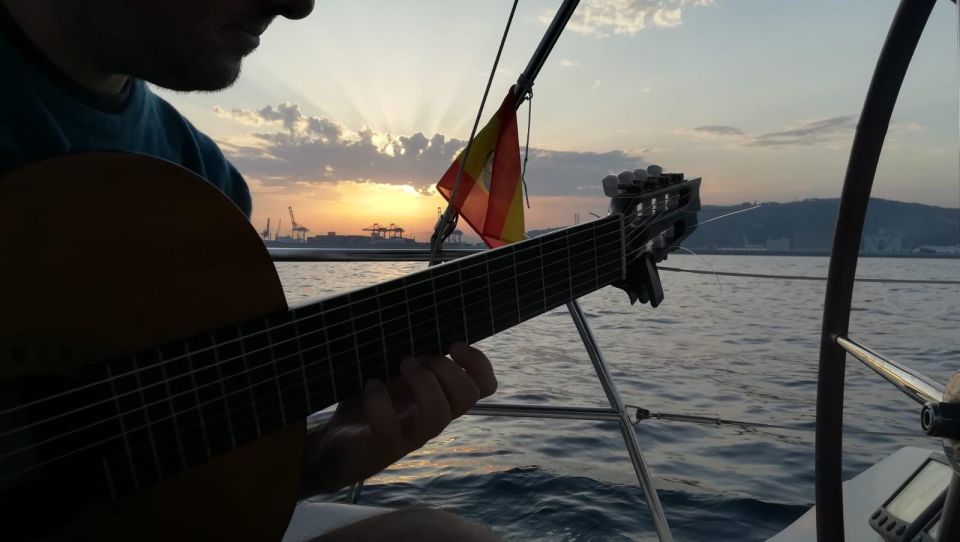 Barcelona: Sunset Sailing with Live Guitar Music and Tapas - Live Spanish guitar onboard Bombon: what the music adds