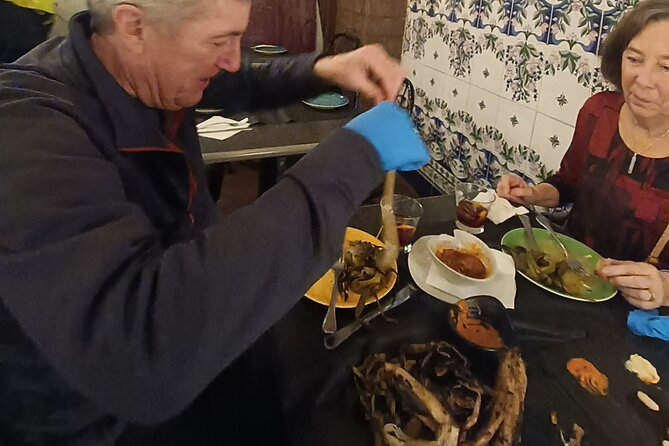 Barcelona tailored tapas & drinks tour with a native guide - Guides and what you can expect from their style