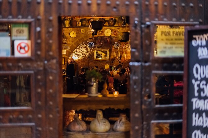 Barcelona Tapas and Wine Private Walking Tour - Passeig del Colom and Plaça Sant Jaume: fast history between bites