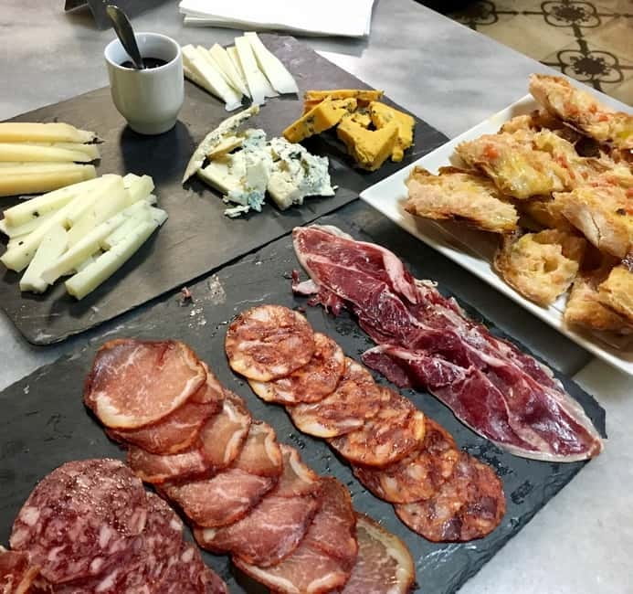 Barcelona: Tapas Crawl full meal & drinks all included - Four stops, 10–12 tapas, and the drink lineup you should plan around