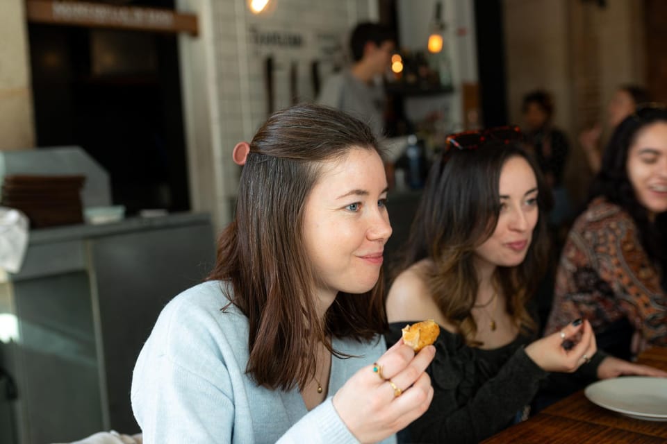 Barcelona: Tapas Tour with Food Tastings and Drinks - Guides and group vibe: why people keep praising the hosts
