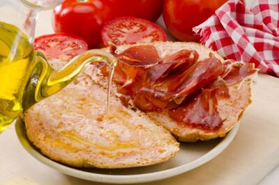 Barcelona: Tapas Walking Tour & Flamenco Show - Eixample stop: modernist tapas bar and Catalan classics