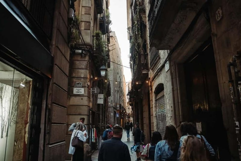 Barcelona: Tapas & Wine Tour in Born & Gothic Quarter - Born and the Gothic Quarter: How the Tour Actually Feels
