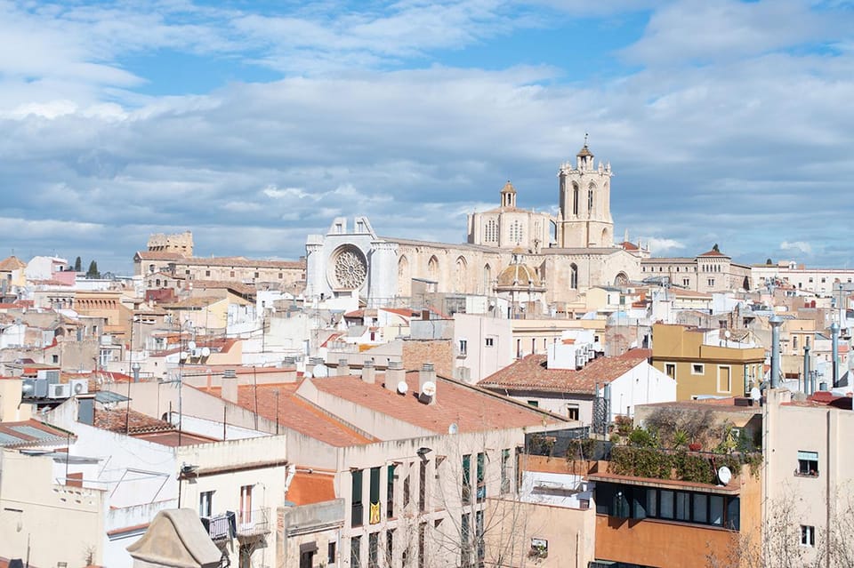 Barcelona: Tarragona & Sitges Guided Day Trip with Transfers - Finding the story in Roman Tarraco-style sights