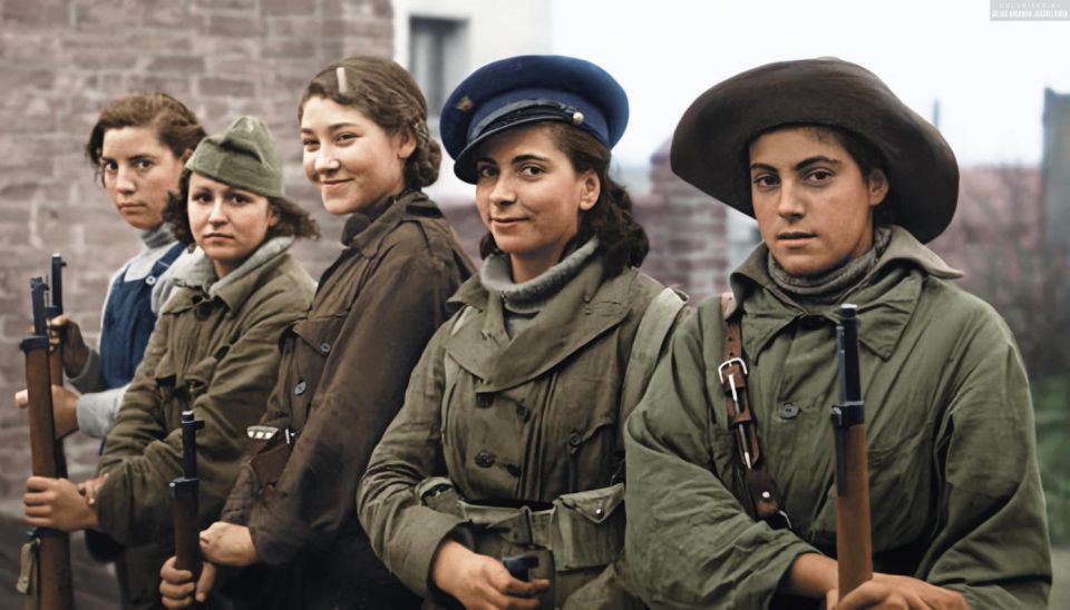 Barcelona: The Spanish Civil War Historical Walking Tour - The factions lesson: fascists, loyalists, anarchists, and why it was messy