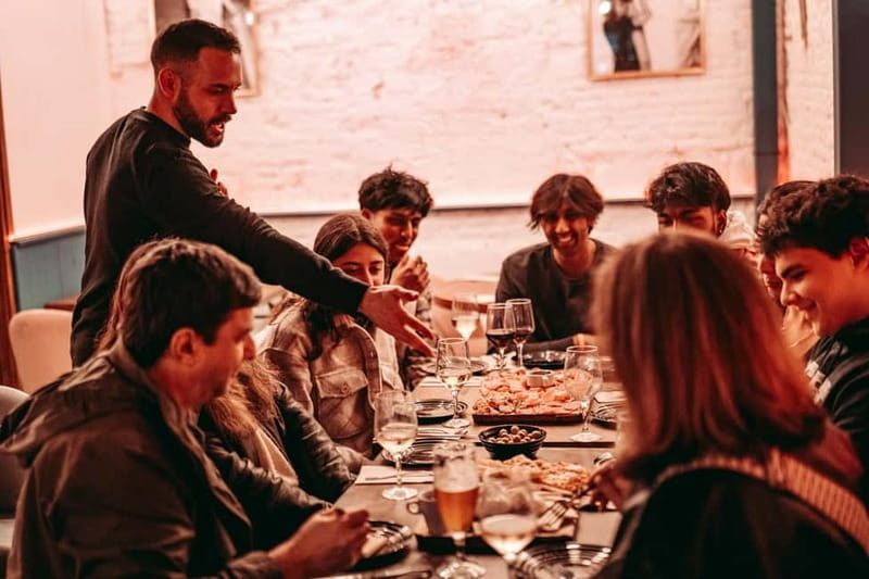 Barcelona: Tipsy Tapas & History Tour in the Gothic Quarter - Why this Gothic Quarter tapas walk works at night