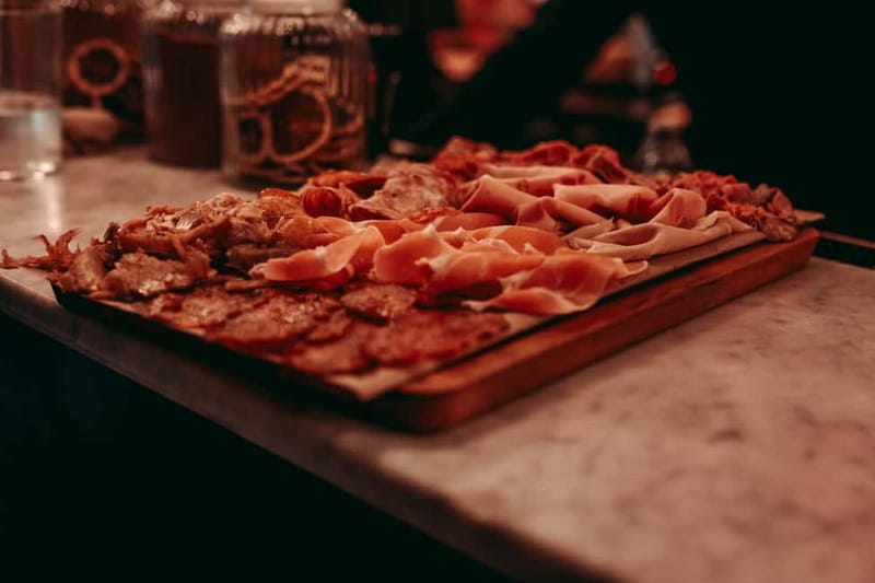 Barcelona: Tipsy Tapas & History Tour in the Gothic Quarter - The guided walk through Gothic Quarter landmarks (with photo moments)