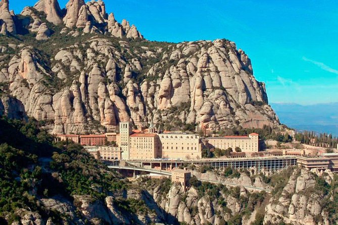 Barcelona to Montserrat Monastery: Tour, Transfers & Basilica - Timing, crowds, and weather: how to plan your day up there