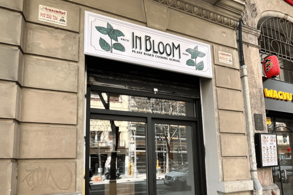 Barcelona: Vegan Paella and traditional rice dishes - How the 4-hour session works with a group of four