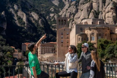 Barcelona: Walking and Horse Riding Day-Trip in Montserrat - The 8:00 AM Start: Meeting at Passeig de Gràcia With a Small-Group Crew