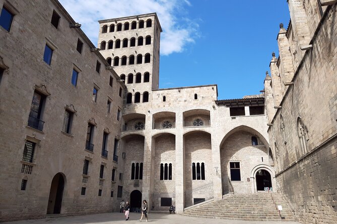 Barcelona walking tour Gothic Quarter and Ramblas+Boat trip - Plaza del Rei, Sant Jaume, and the Cathedral Façade: Why These Stops Work