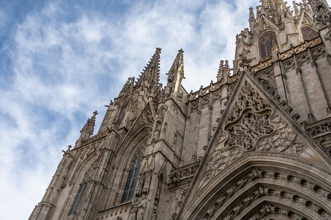 Barcelona Walking Tour of Gothic and Born District - Stop 5: Santa Maria del Pi and the warm Gothic feel of the Barri Gòtic
