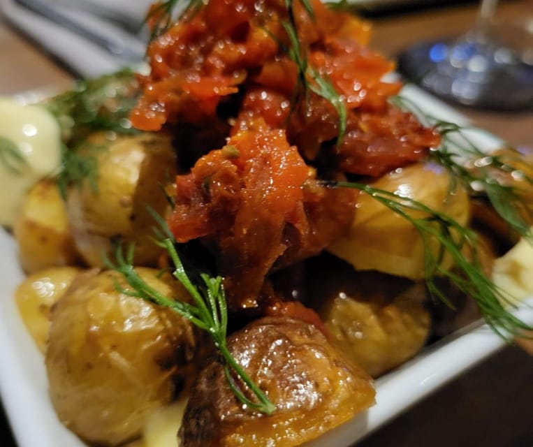 Barcelona: Wine Tasting and Tapas 5-Course Pairing Dinner - Meat, fish, or vegetarian: how choices keep the night feeling personal