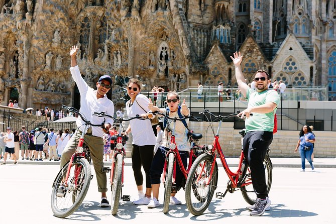 Barcelona: Wonders of Gaudi Bike Tour - Parc de la Ciutadella to Arc de Triomf: a change of pace that matters