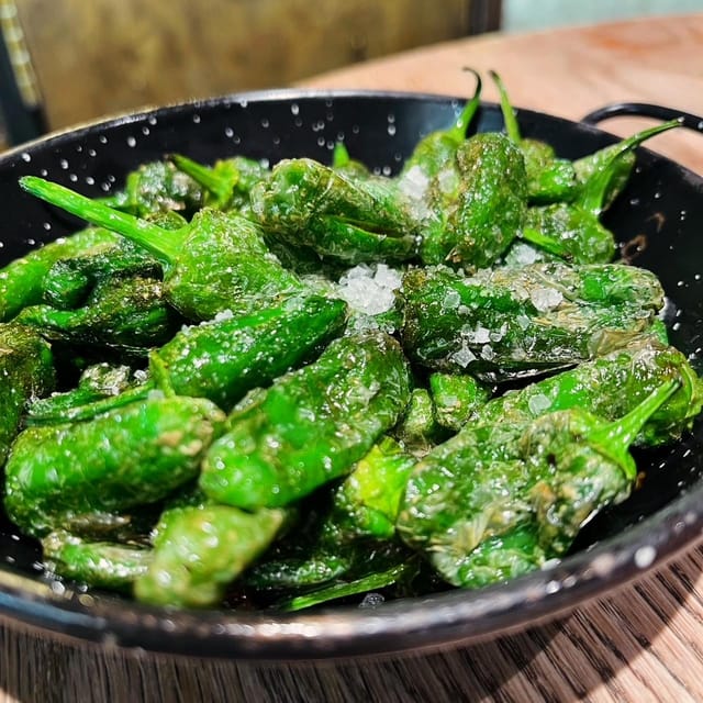 Barcelona´s Lunch or Dinner Tapas Tour: Food and Happiness - Who should book this tapas tour in Barcelona