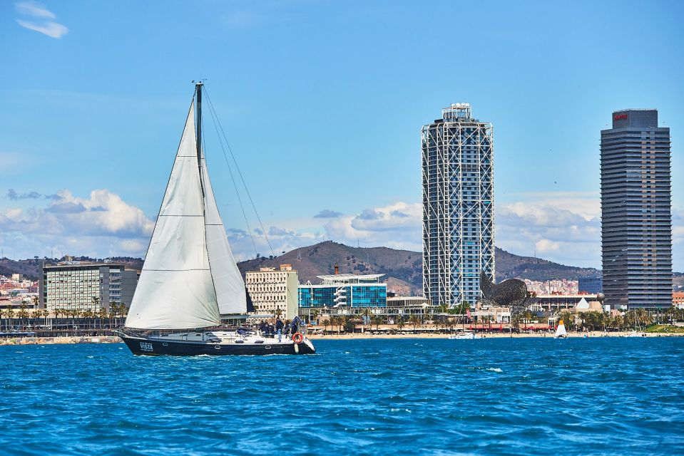 Barefoot: Private sailing cruise in Barcelona - Who this private sailing cruise fits best