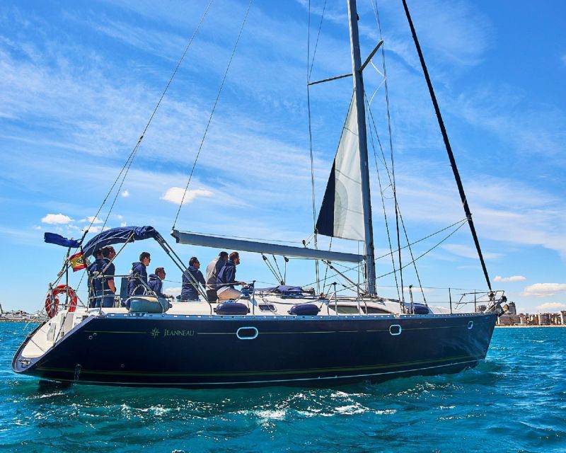 Barefoot: Private sailing cruise in Barcelona - Sailing skills if you want them, relaxing if you don’t