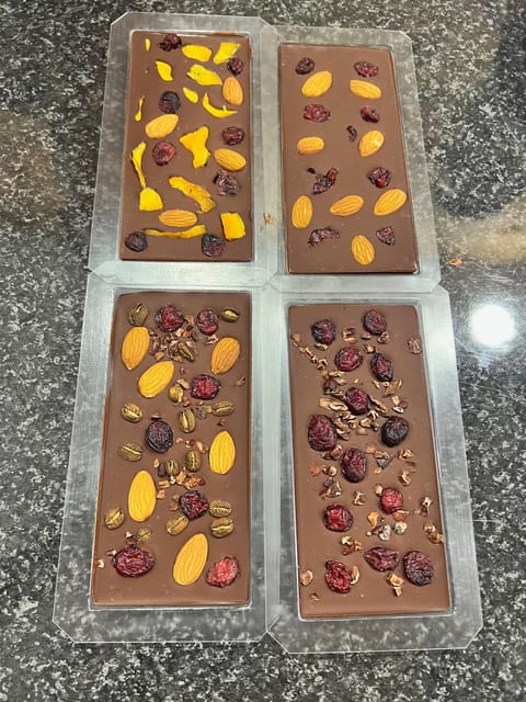 Bean to Bar Chocolate Workshop in Barcelona - Tasting and cocoa drinks: learning to taste by origin and by product