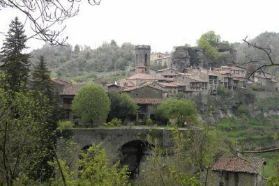 Besalú, Rupit & Vic Private Tour small group and hotel pick up from Barcelona - Besalú old bridge and medieval streets: the day’s perfect opener