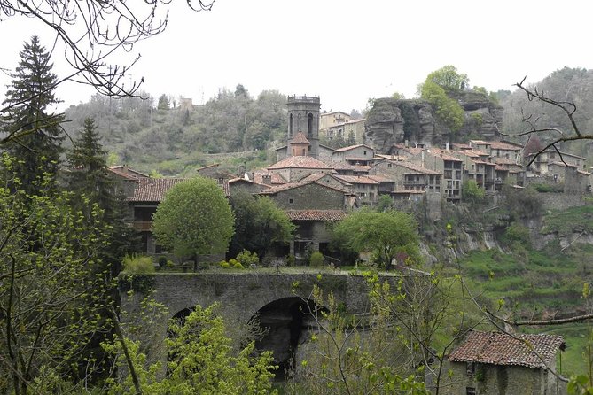 Besalú, Rupit & Vic Private Tour small group and hotel pick up from Barcelona - Besalú old bridge and medieval streets: the day’s perfect opener