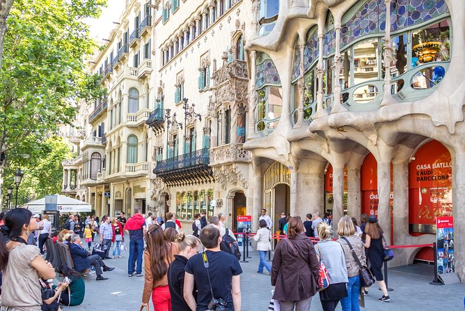 Best of Barcelona Excursion with Optional Attractions Tickets - Passeig de Gràcia: The Fastest Way to See Gaudí’s Famous Facades