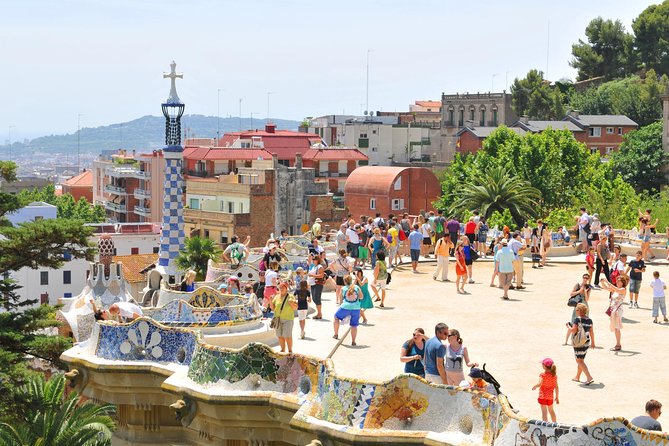 Best of Barcelona Guided Tour with Port or Hotel Pick up - Passeig de Gràcia and the Gaudí house street moment