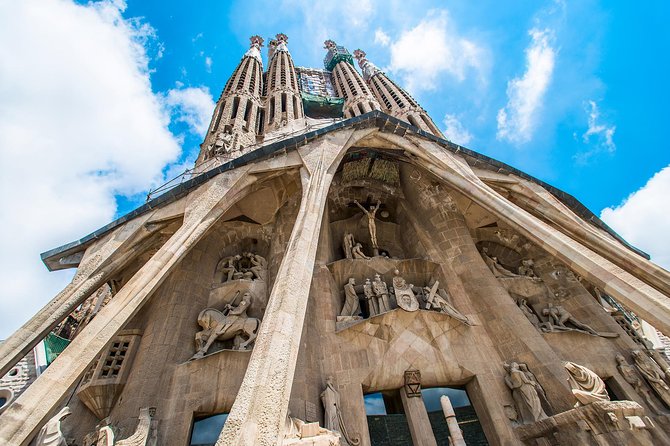 Best of Barcelona Guided Tour with Port or Hotel Pick up - Plaza d’Espanya and Montjuïc Olympic heritage: quick hits, good context