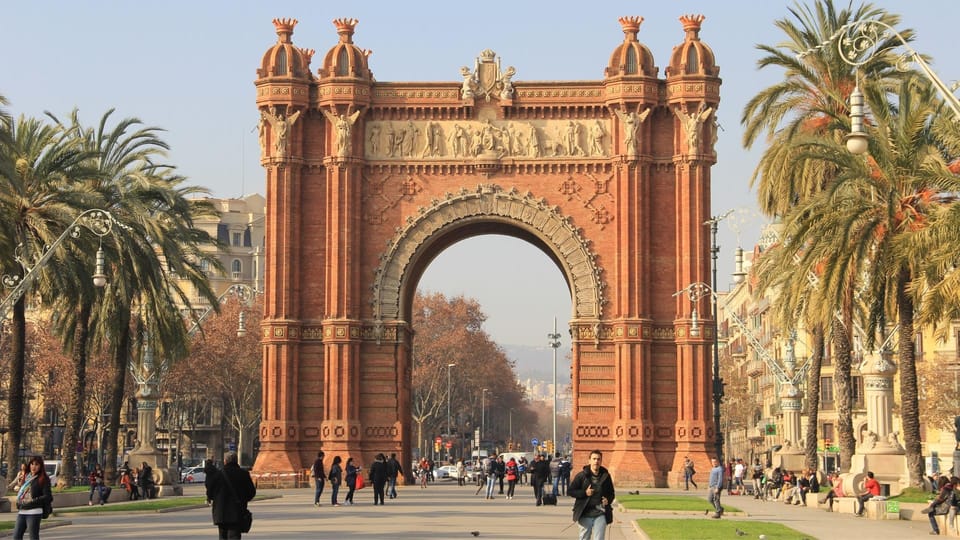 Best of Barcelona: Private Walking Tour with a Local - Private walking tour energy beats crowded big-bus sightseeing