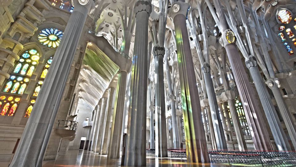 Best of Barcelona: Sagrada Familia & Park Guell with Pickup - How the Day Flows: Pickup, Montjuïc Photos, and Old Town Walking