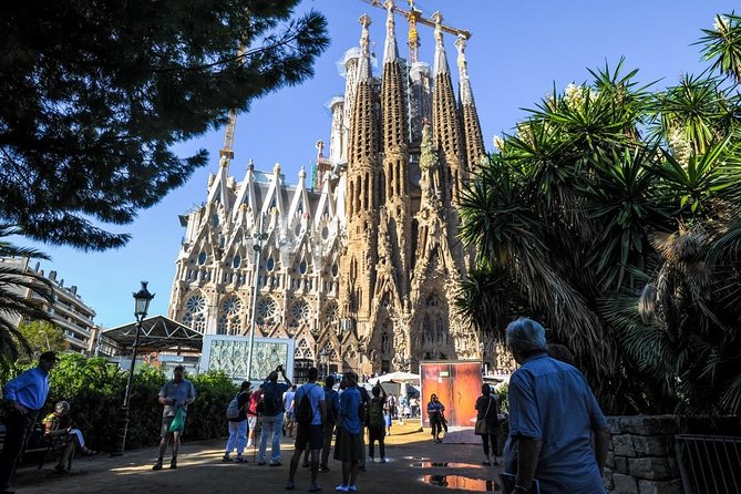 Best of Barcelona Shore Excursion & Sagrada Familia Skip the Line - Group Size, English-Only, and What That Means for Your Day